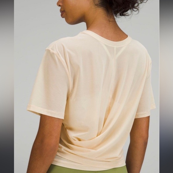 Lululemon Lightweight Mesh Reversible Yoga T-Shirt In Prosecco Size 6 - Picture 4 of 8